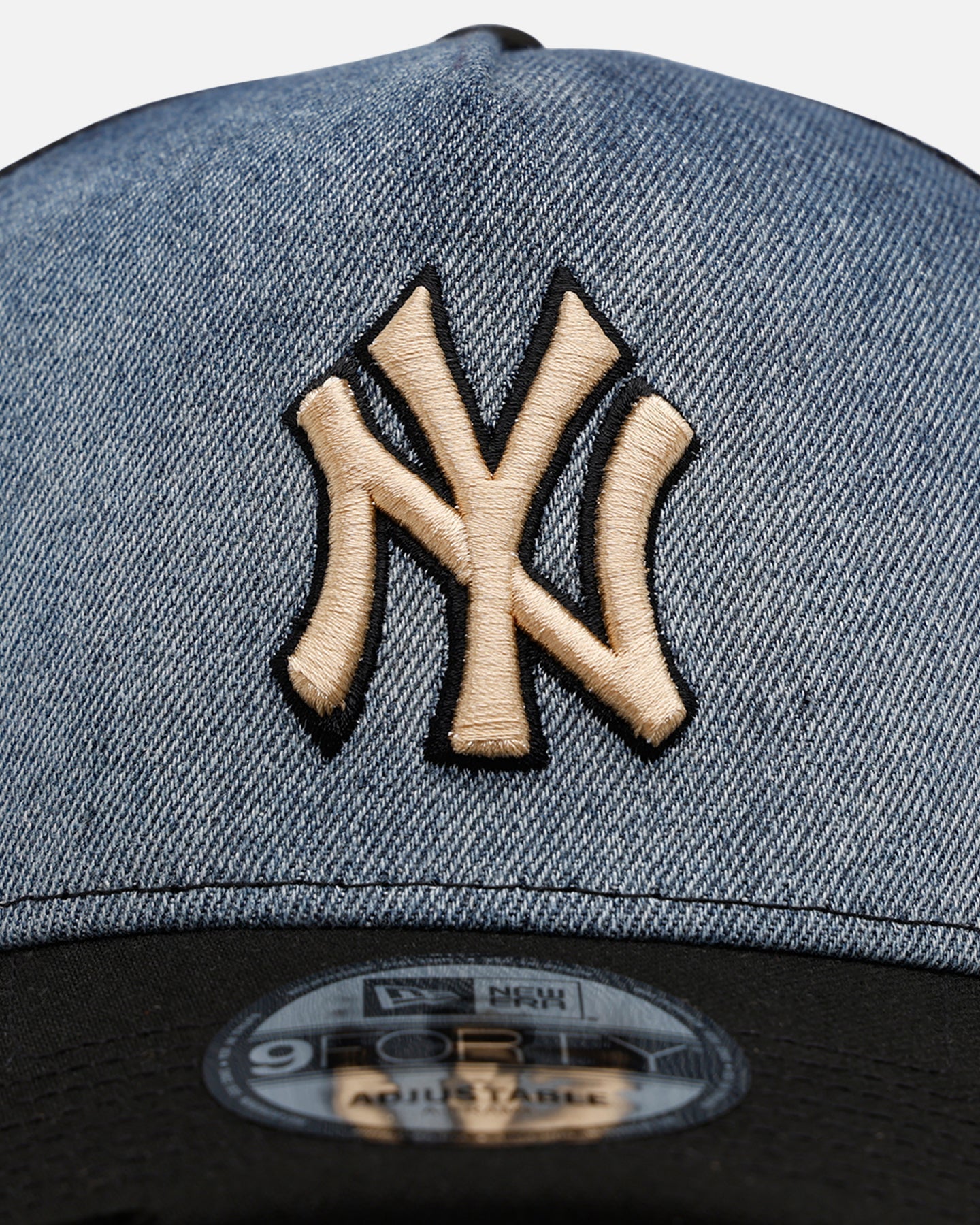 New Era New York Yankees 'Bleach' 9FORTY A-Frame Trucker Snapback Denim