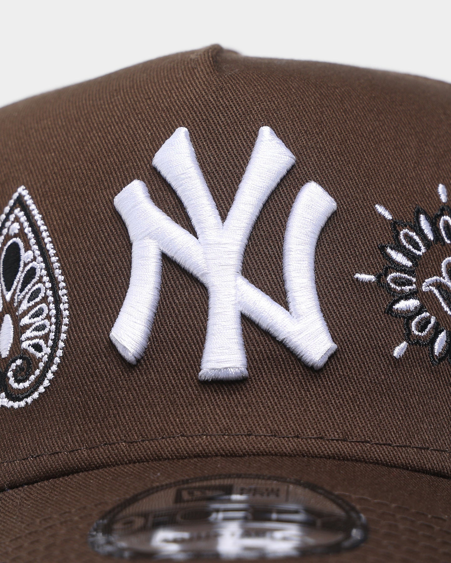New Era New York Yankees 'Paisley Logo' 9FORTY A-Frame Snapback Espresso